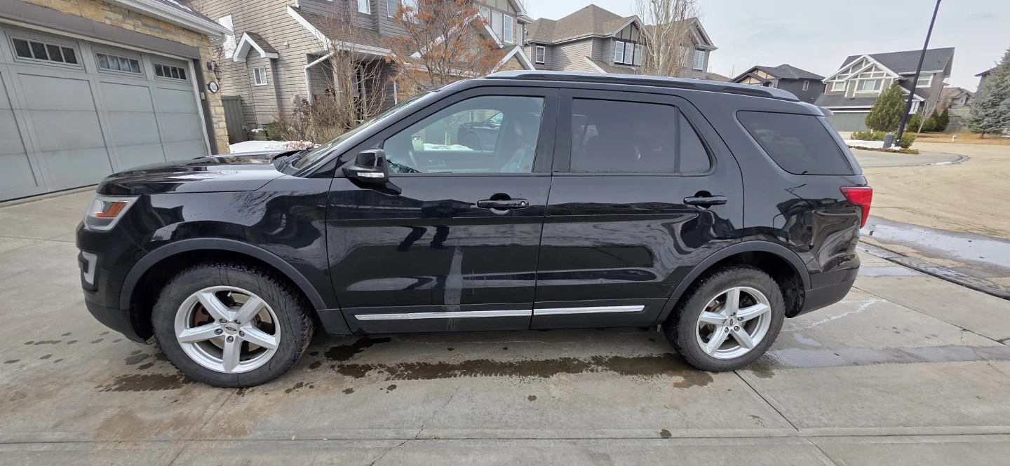Ford Explorer SUV - photo 2