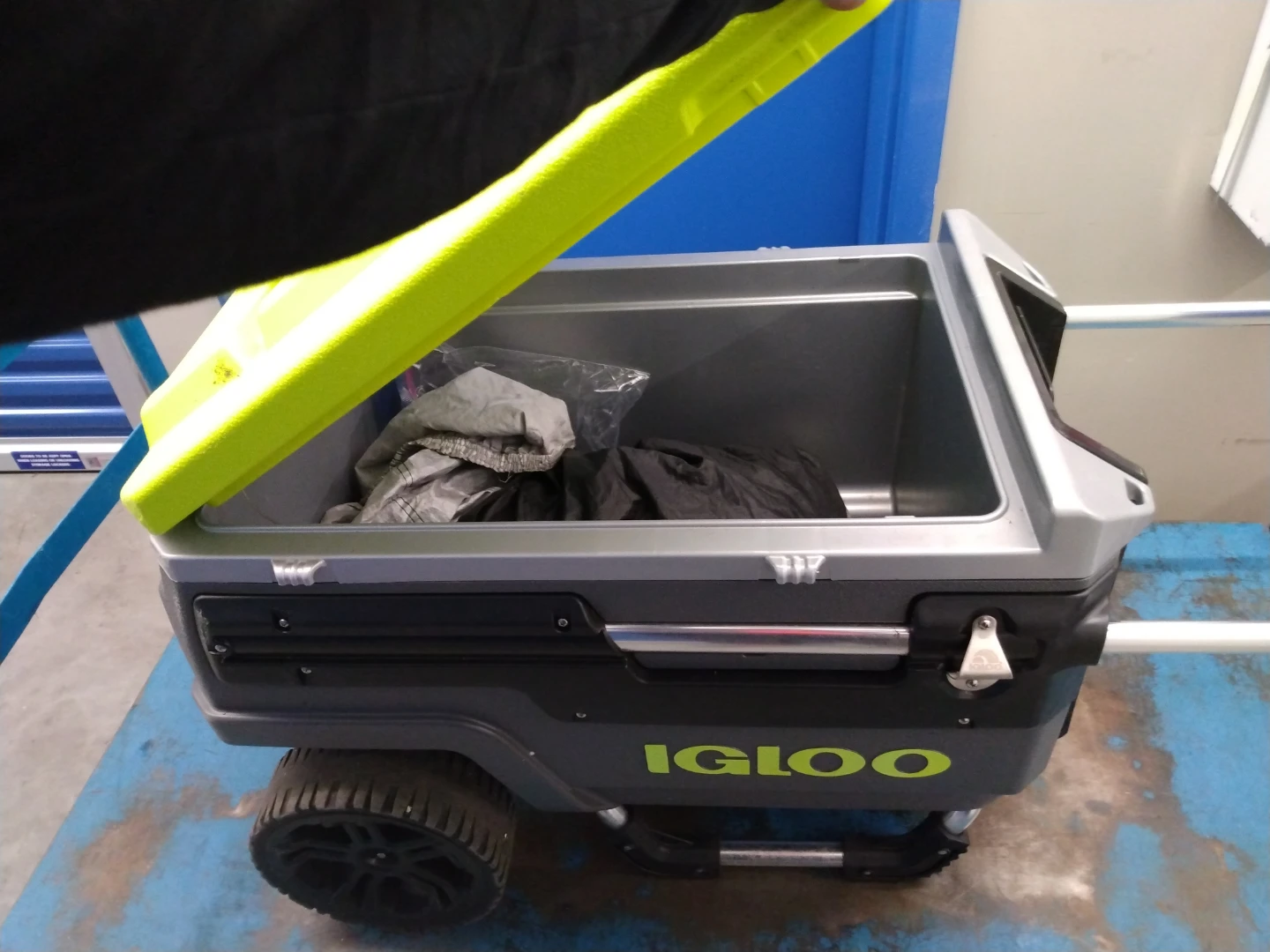Igloo Rolling Cooler - photo 2