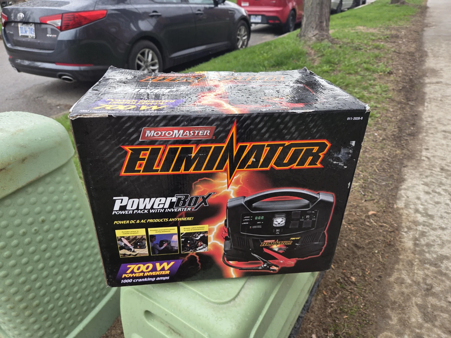 MotoMaster Eliminator PowerBox 700W Power Inverter