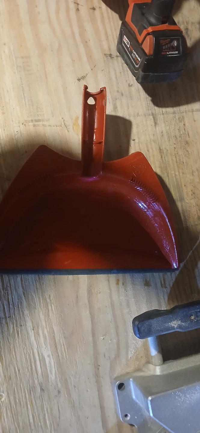 Red Dustpan