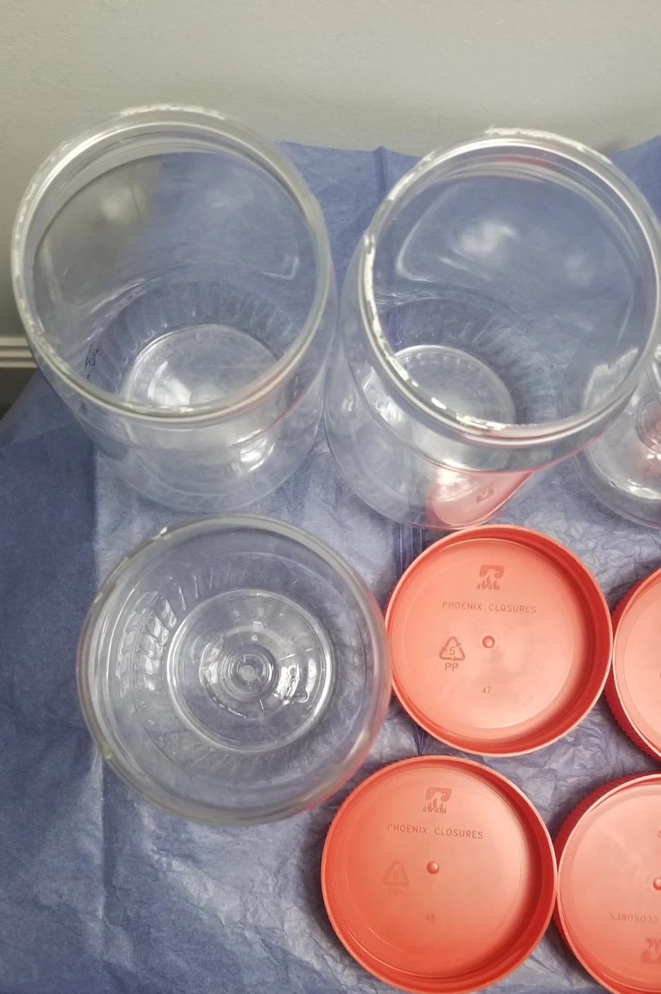 Set of 4 Clear Plastic Jars with  Lids - photo 2