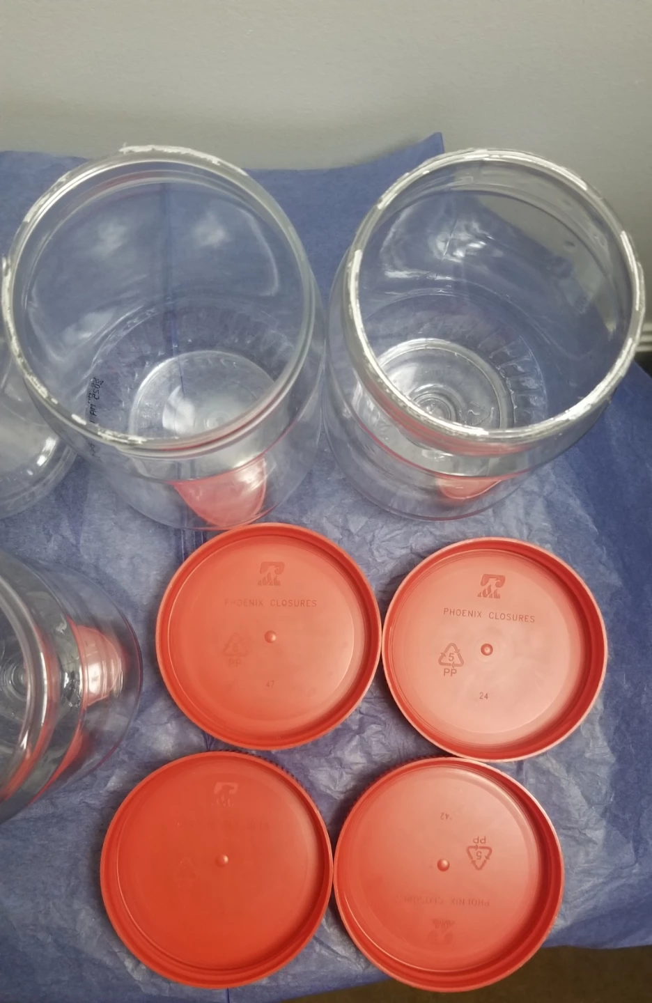 Set of 4 Clear Plastic Jars with  Lids - photo 3