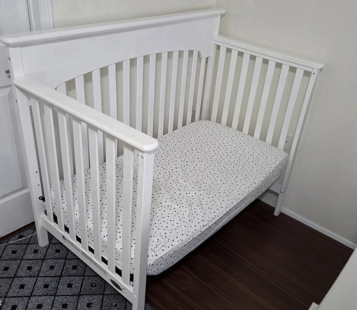 Graco White Convertible Crib with Safety 1st Double Mattress - photo 2