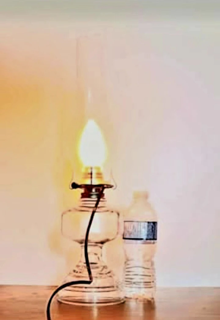 Tall Textured Glass Electric Oil Lamp - photo 5