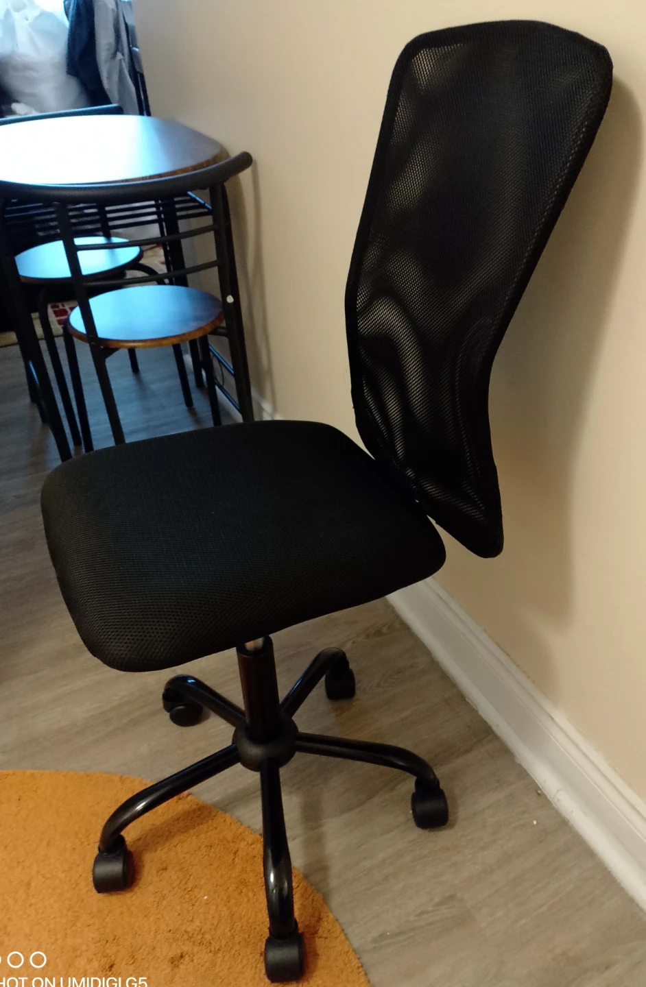 Black Mesh Office Chair with Adjustable Height - photo 4