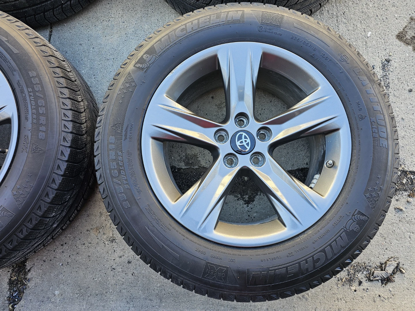 TOYOTA HIGHLANDER/LEXUS RX350 WINTER TIRES ON O.E.M RIMS