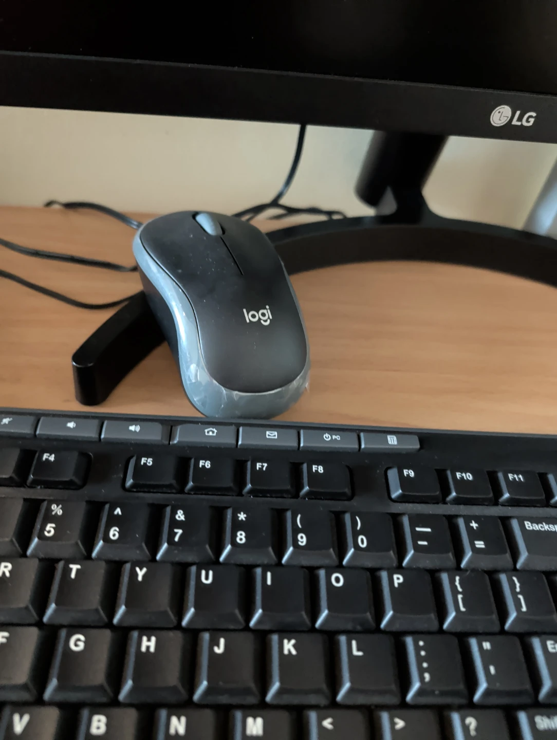 Logitech Wireless Mouse and Keyboard Combo - photo 2