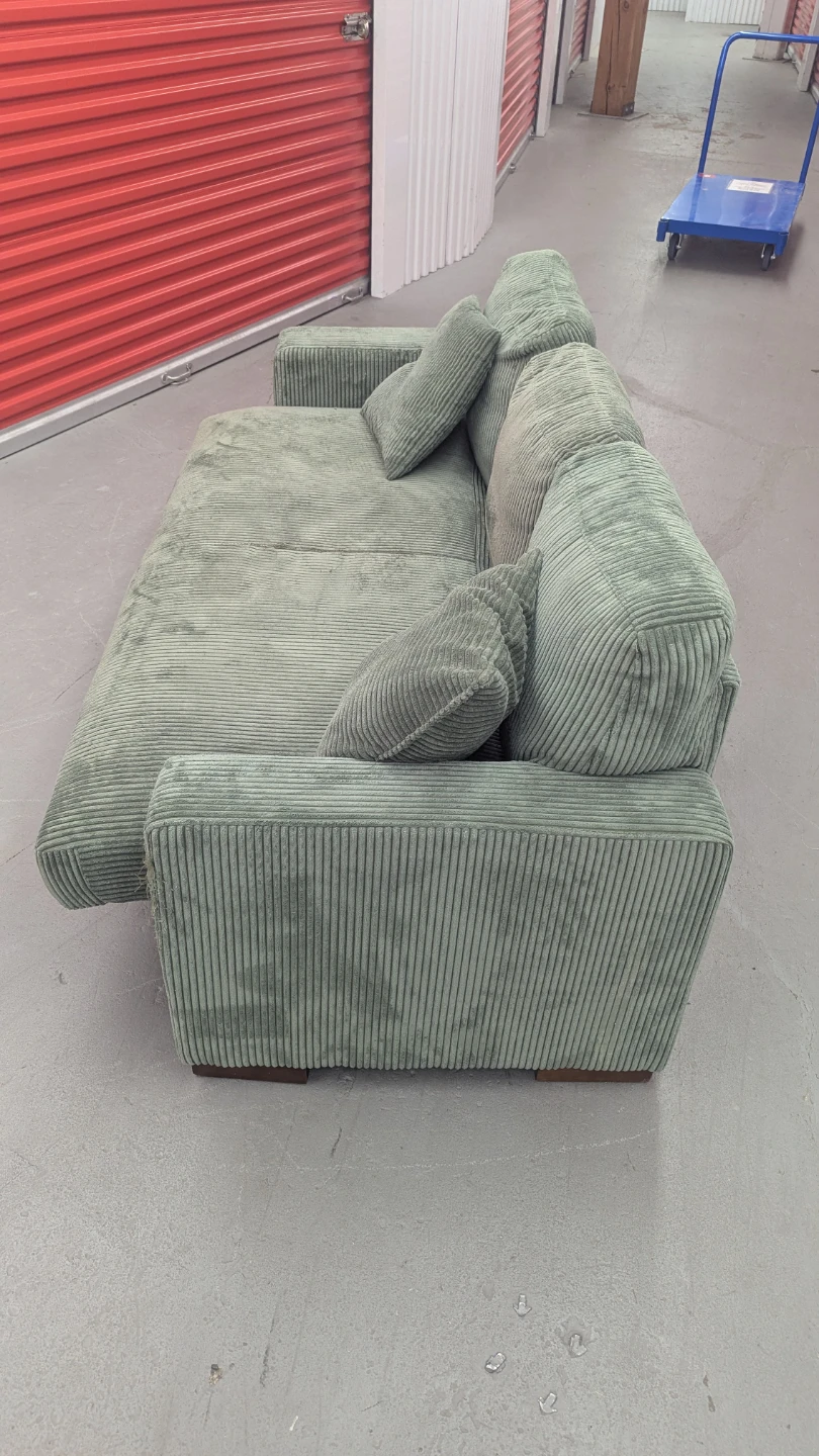Free Delivery - Green Couch - photo 4