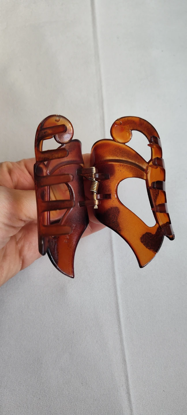 Tortoiseshell Claw Clip Hair Accessory - photo 2