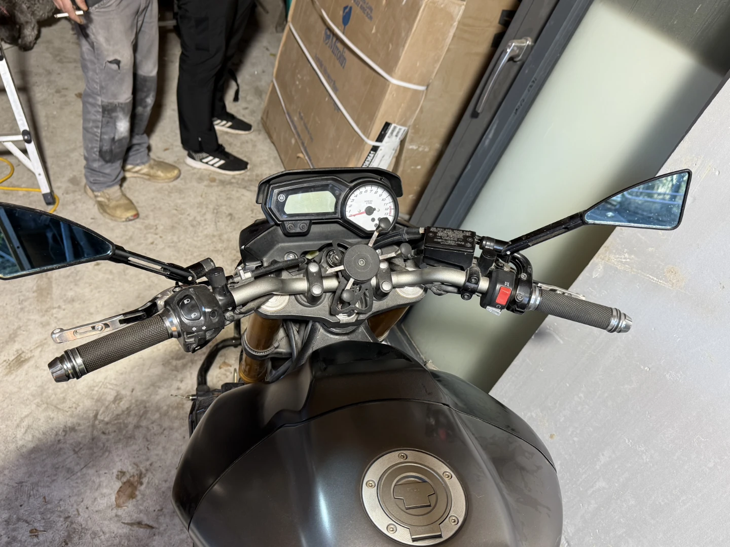 Yamaha FZ8 Motorcycle - photo 4