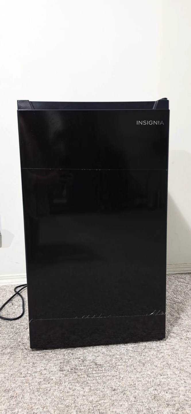 Mini Fridge Insignia 3.3 Cu ft