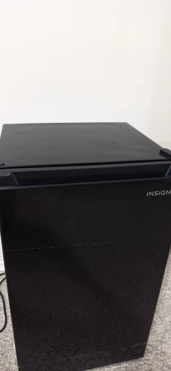 Mini Fridge Insignia 3.3 Cu ft - photo 2