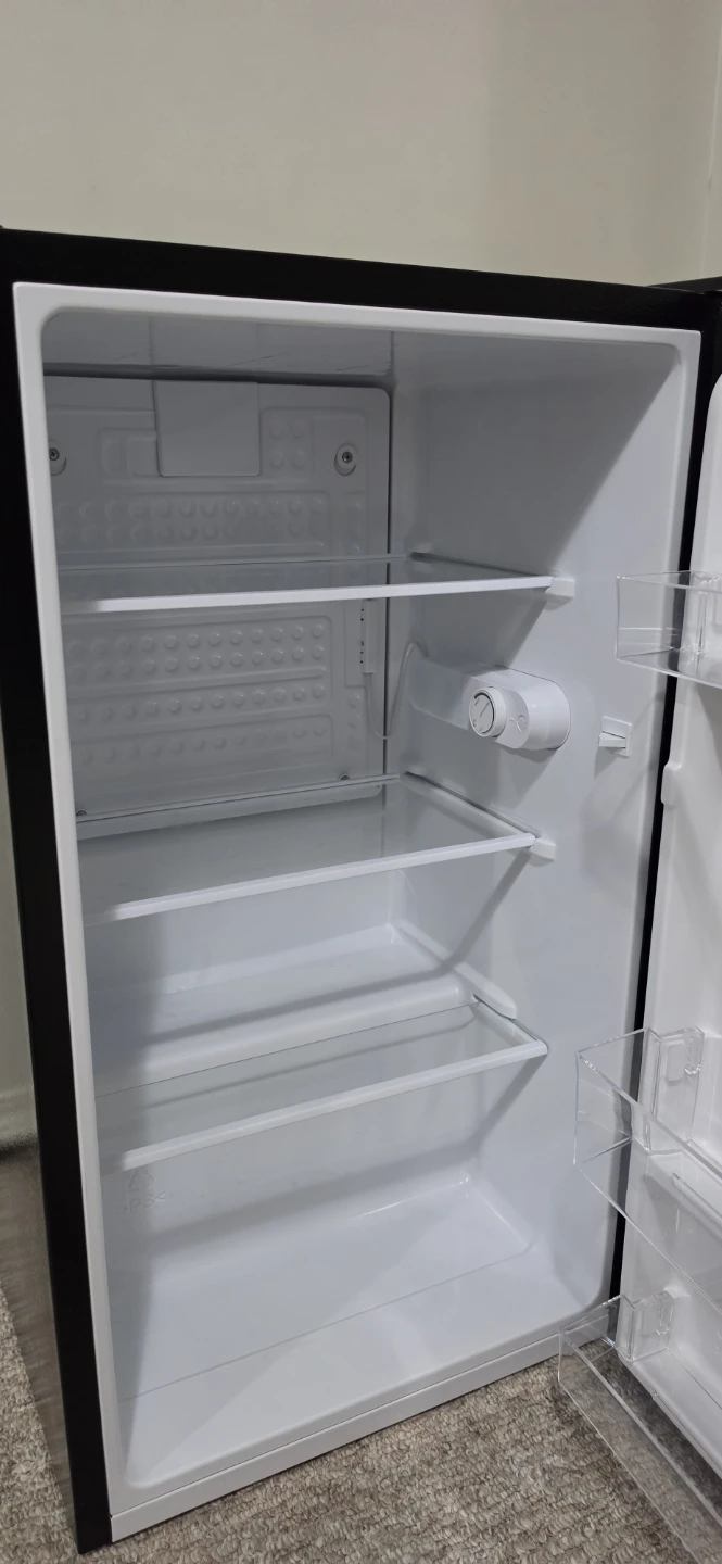 Mini Fridge Insignia 3.3 Cu ft - photo 3