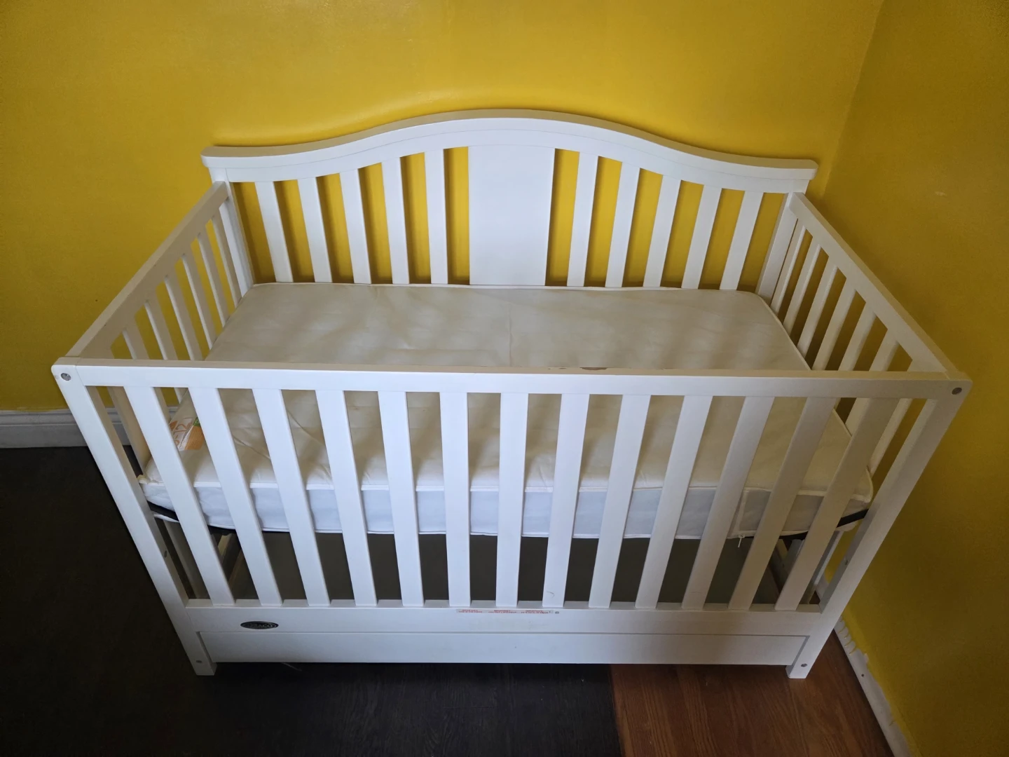 White Graco Crib with Mattress