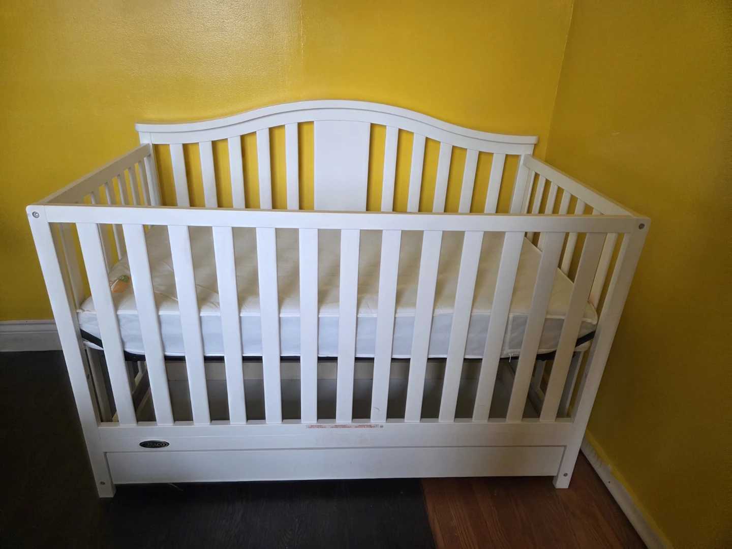 White Graco Crib with Mattress - photo 4