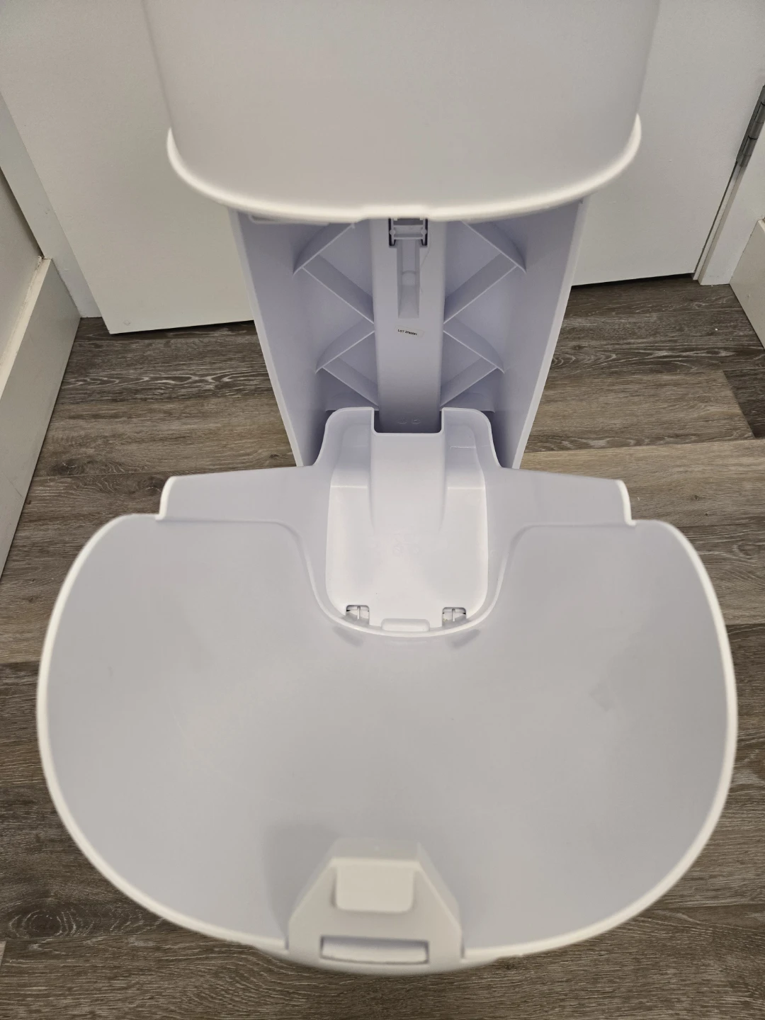 Diaper Genie Complete - Diaper Pail System - White - photo 3