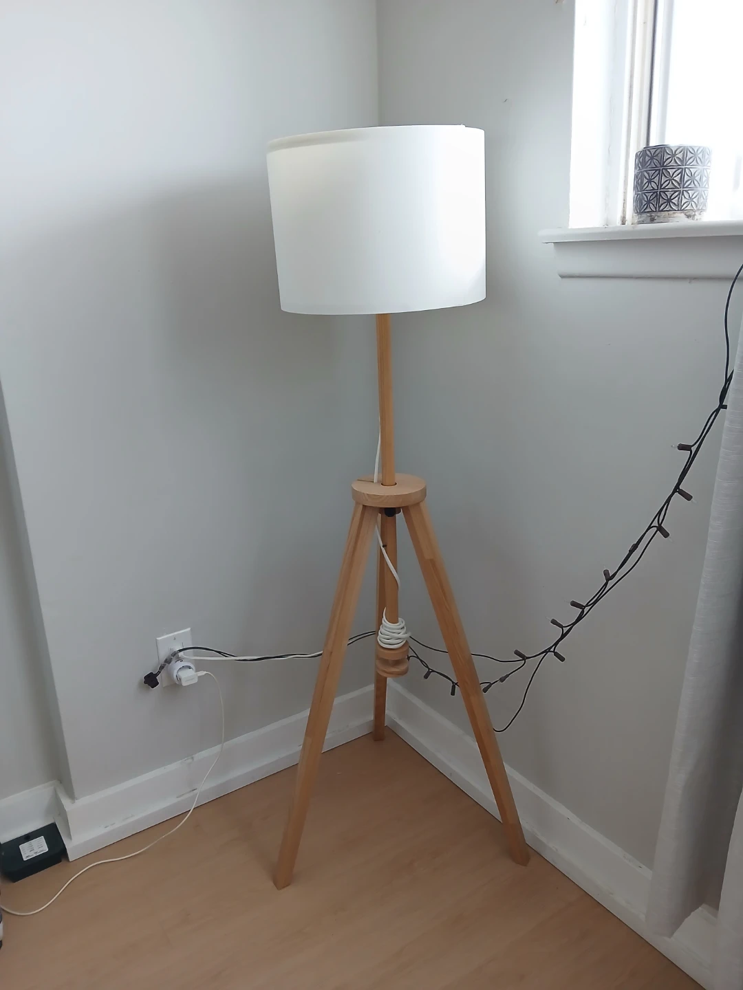 Wooden Tripod Floor Lamp - photo 2