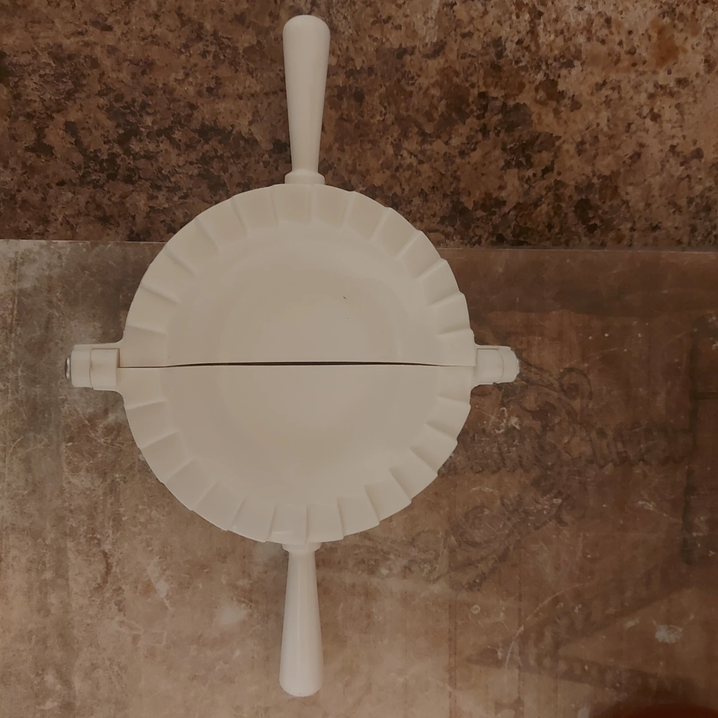 White Plastic Pie/Dumpling Press