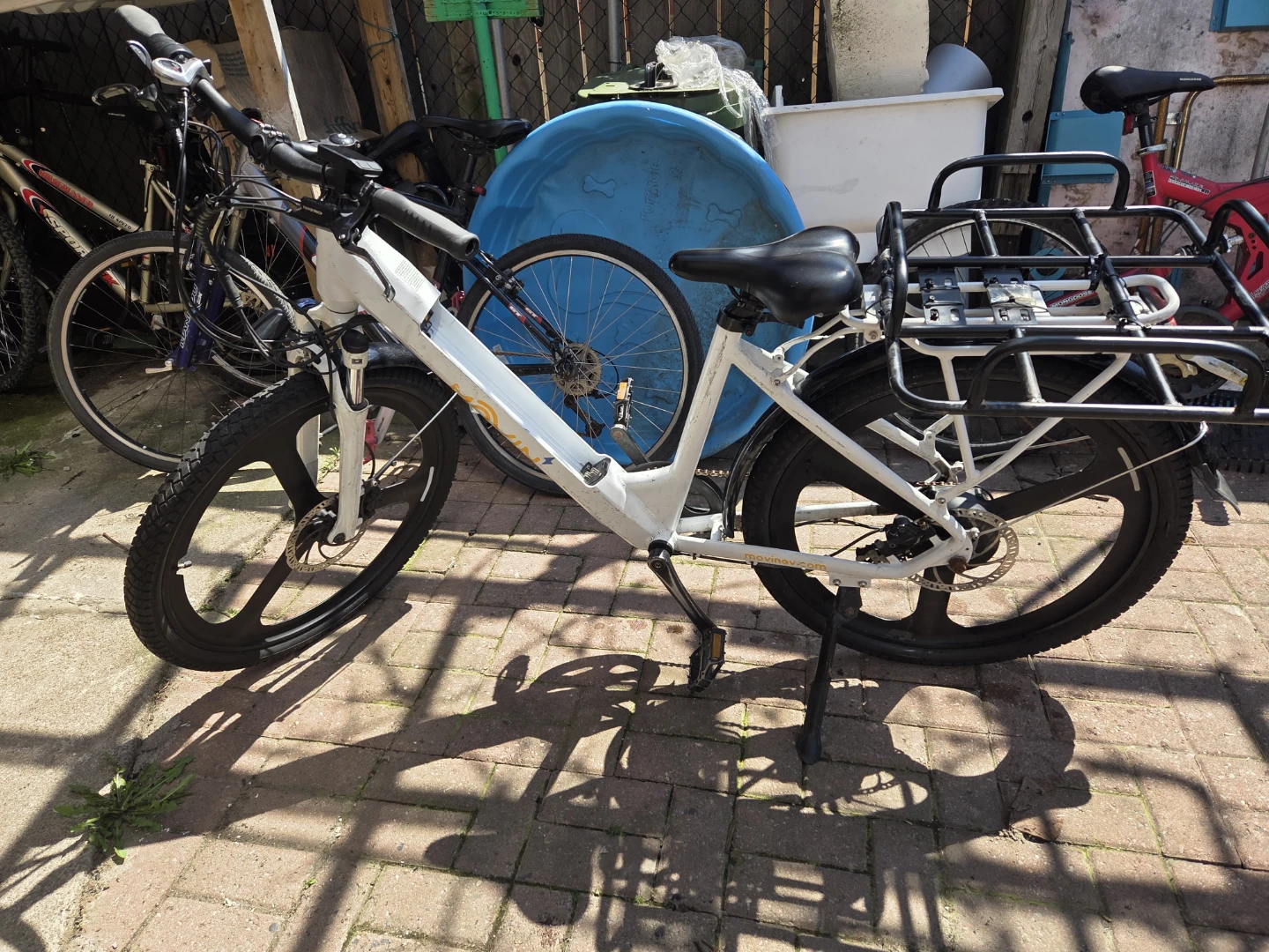 Movin Electric Bikes White E-bike with Carrier and Charger - photo 2