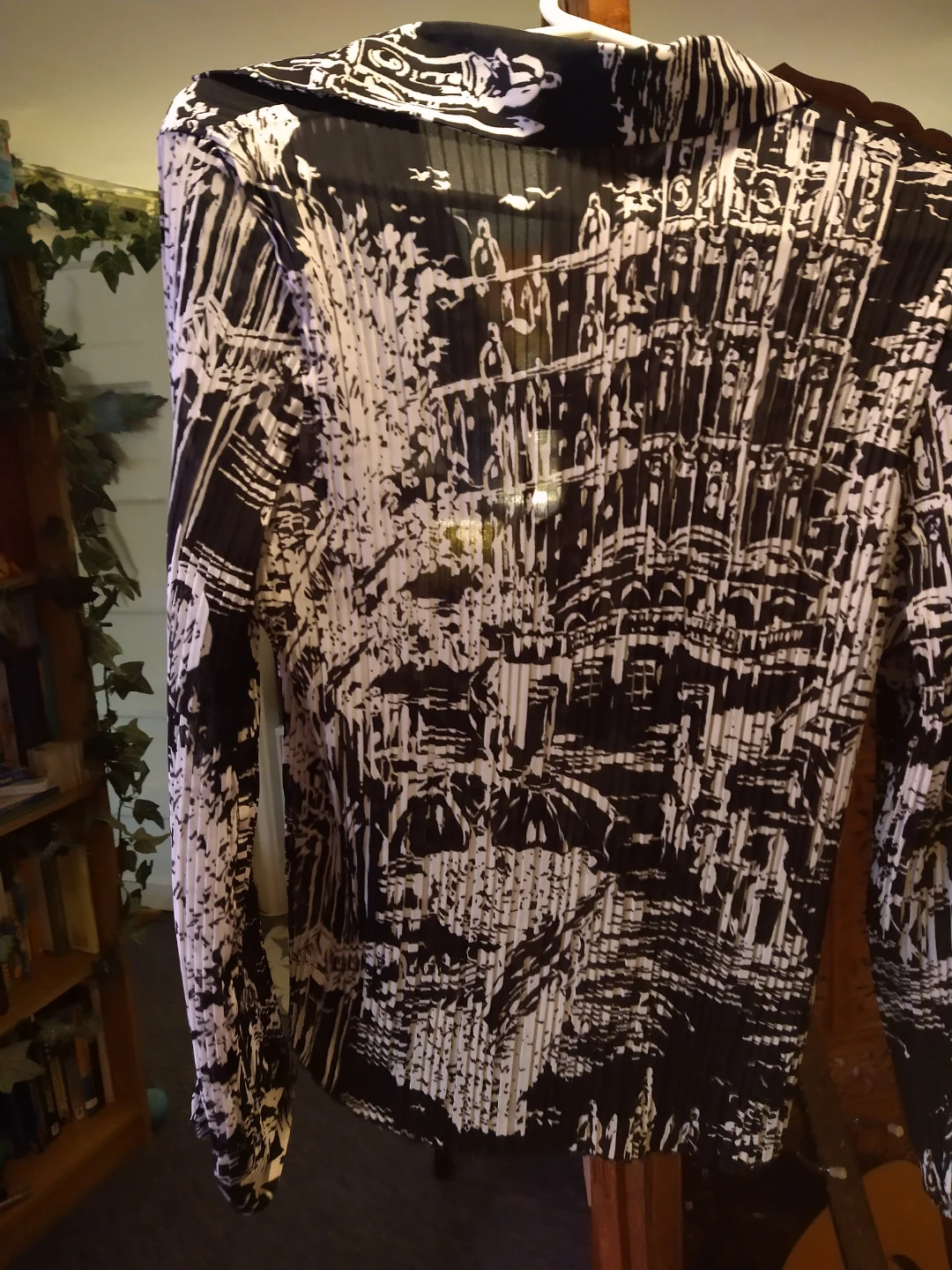 Violet & Claire Women's Black & White Print Sleeve Blouse - photo 4