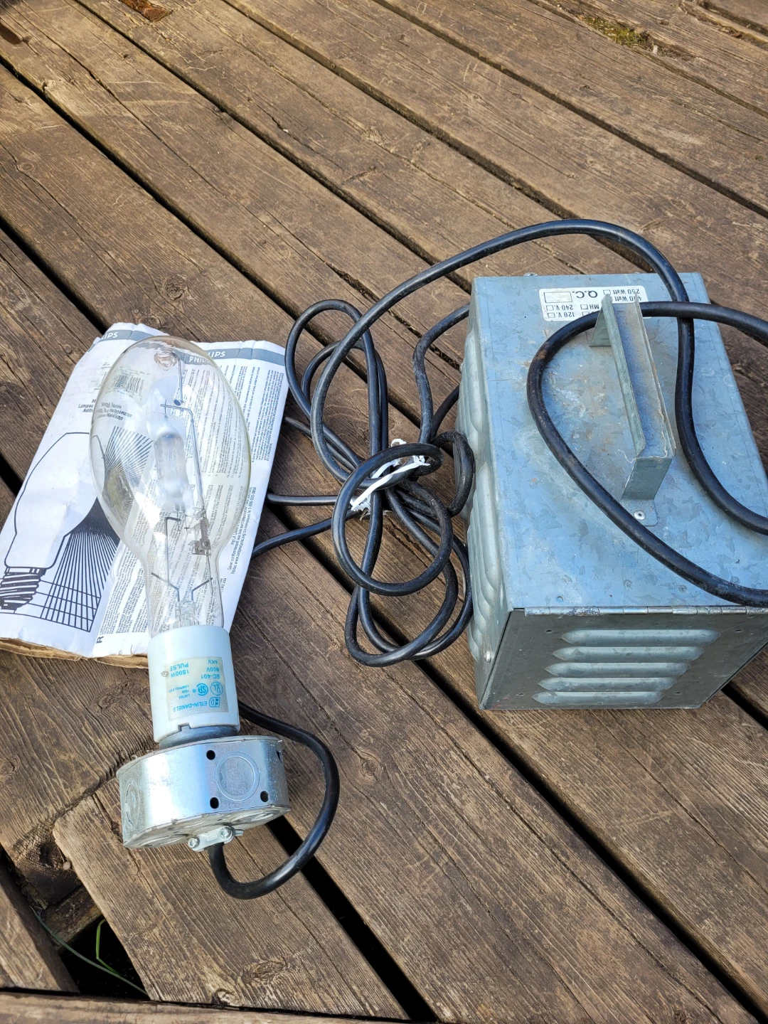 Philips 1500W Metal Halide Light Bulb with Ballast