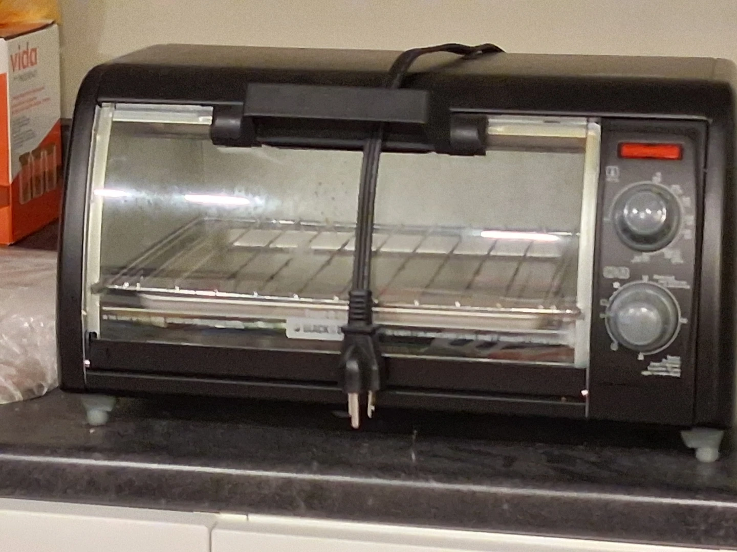 Black and Decker Toaster Oven - photo 2