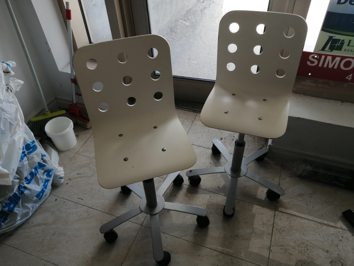 🌱White Swivel Office Chairs - Set of 2