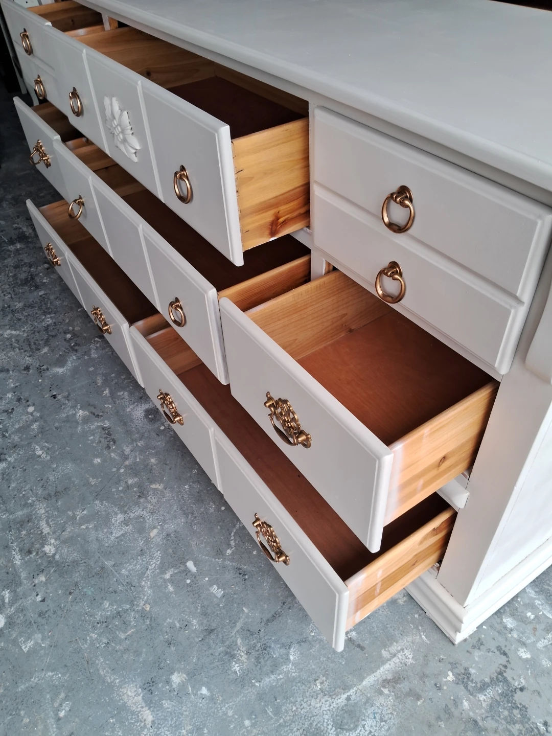 Off-white Dresser with 8.drawers.