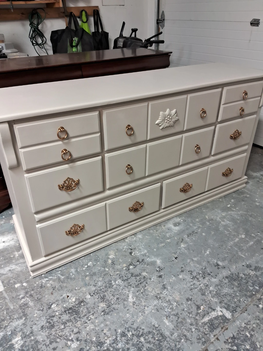 Off-white Dresser with 8.drawers. - photo 4