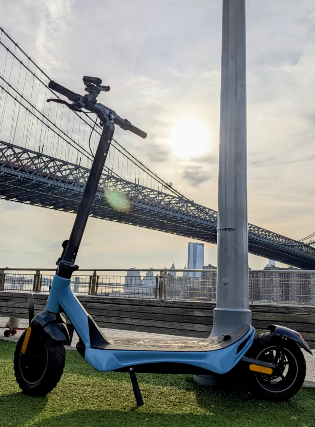 8 months old e-Scooter + 4 Accessories - $355 ALL IN