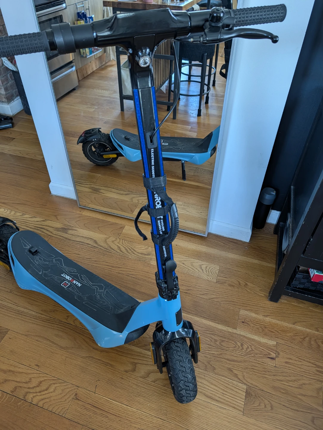 8 months old e-Scooter + 4 Accessories - $355 ALL IN - photo 3