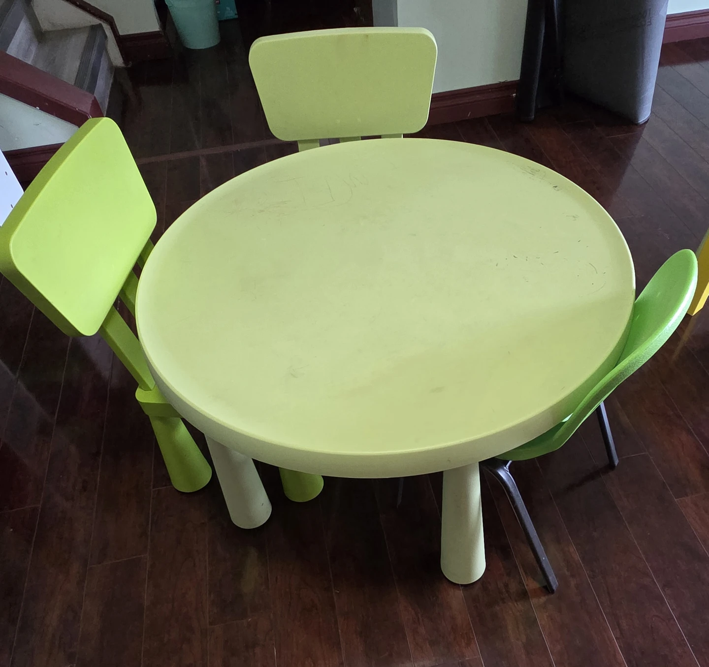 Kids Table and 2 Chairs Set