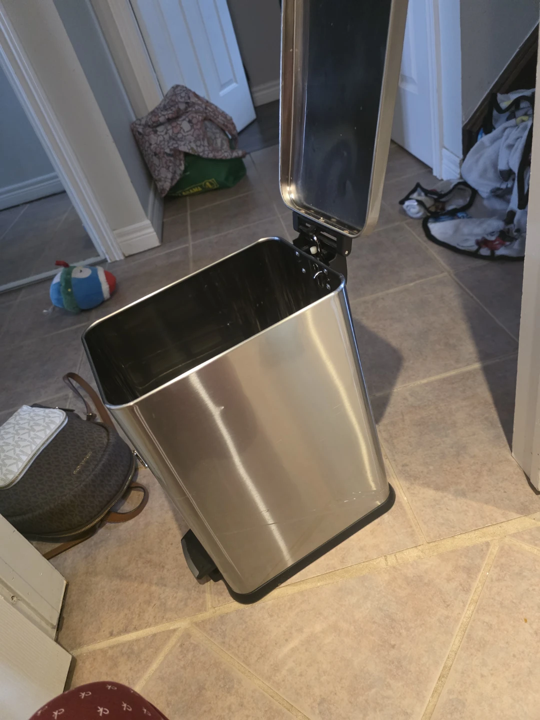 Garbage can (no bin inside it broke ) - photo 2