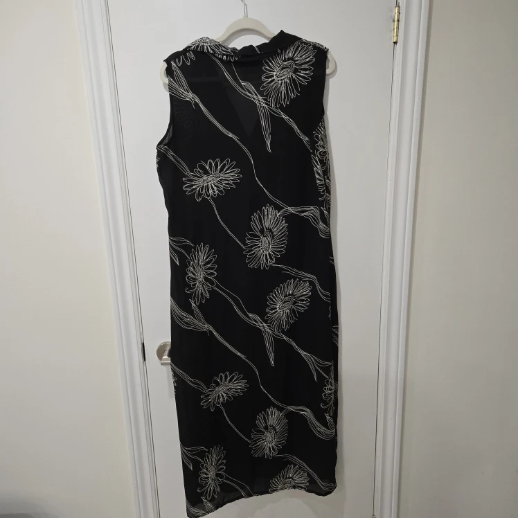 Daniel Laurent Black Longline Duster Vest with Sunflower Pattern - photo 4