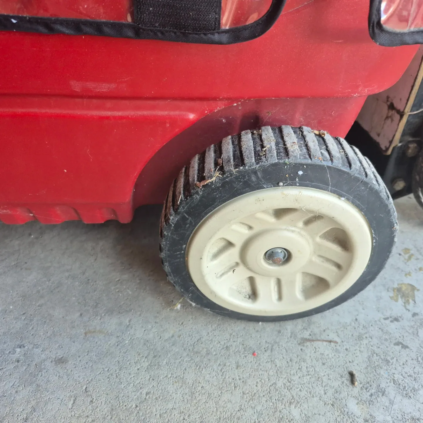 Red Wagon with Cover - photo 2