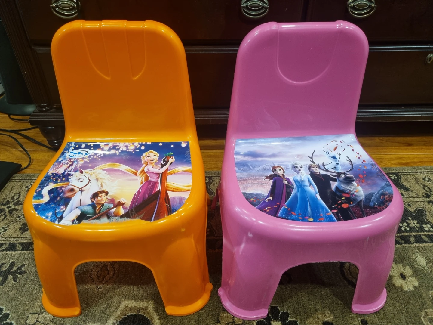 Kids Plastic Chairs - set of 2 - photo 2