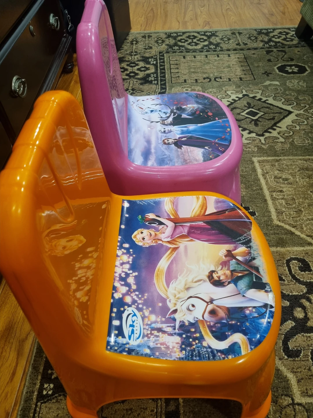 Kids Plastic Chairs - set of 2 - photo 3