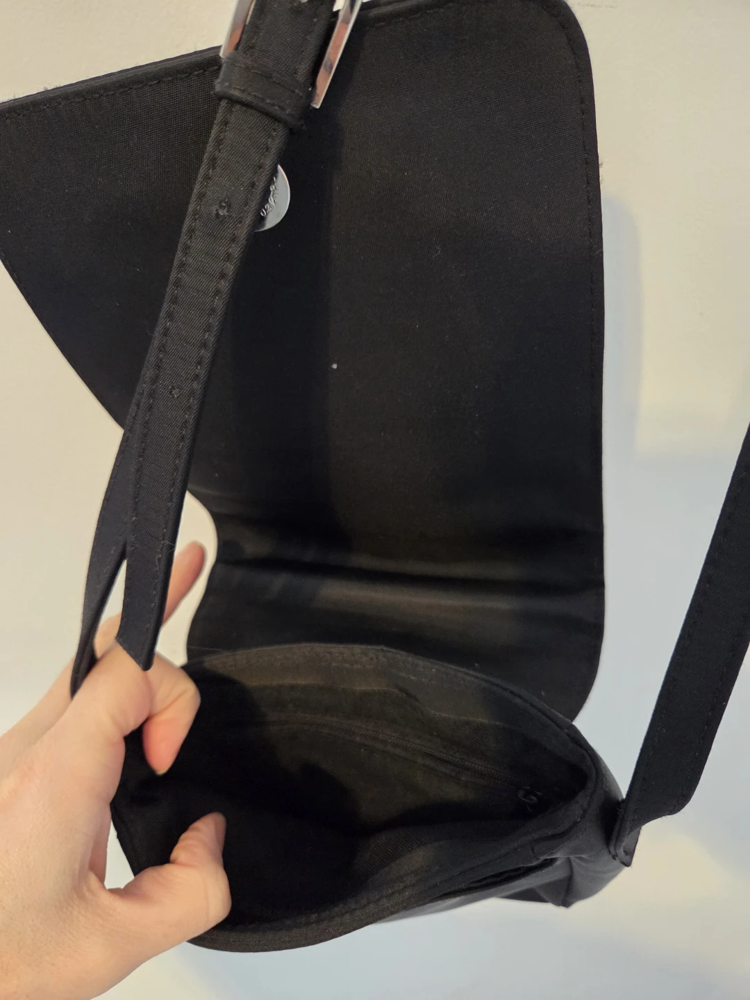 GUESS Black Crossbody Bag $20 - photo 3