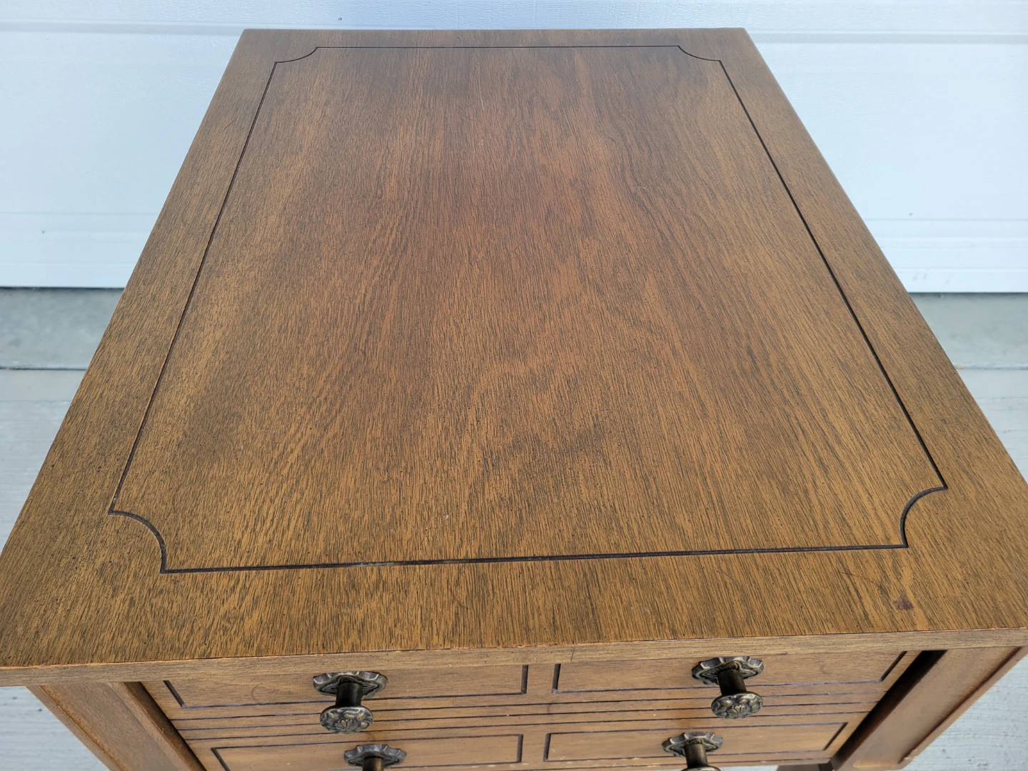 Beautiful Vintage Wooden End Table with Drawer. - photo 3