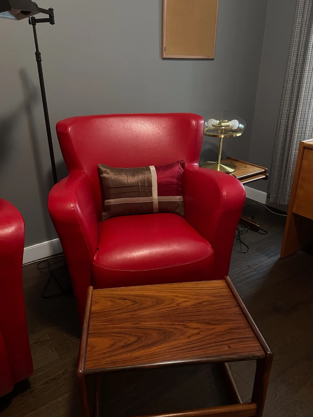 Red Armchair - photo 2