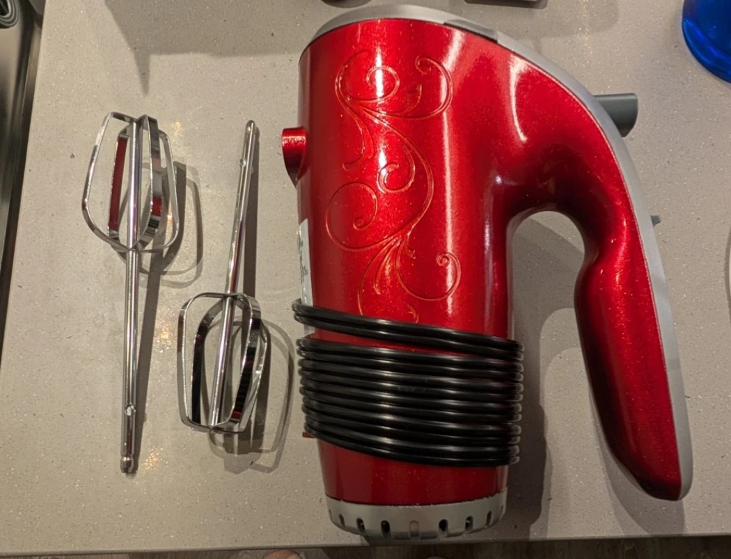 Brentwood Hand Mixer - Red