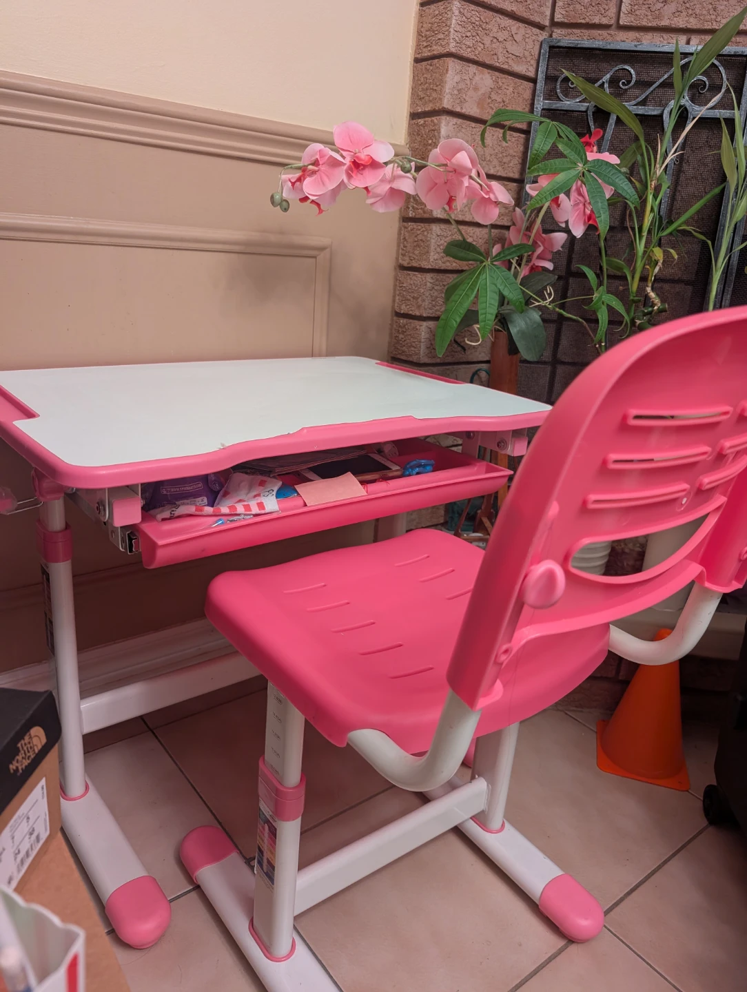 PrimeCables Kids Adjustable Desk and Chair Set Pink - photo 3