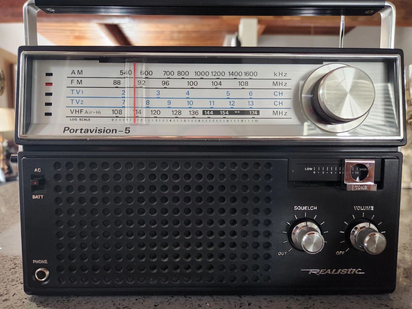 Realistic Portavision-5 AM/FM/TV Radio - photo 2
