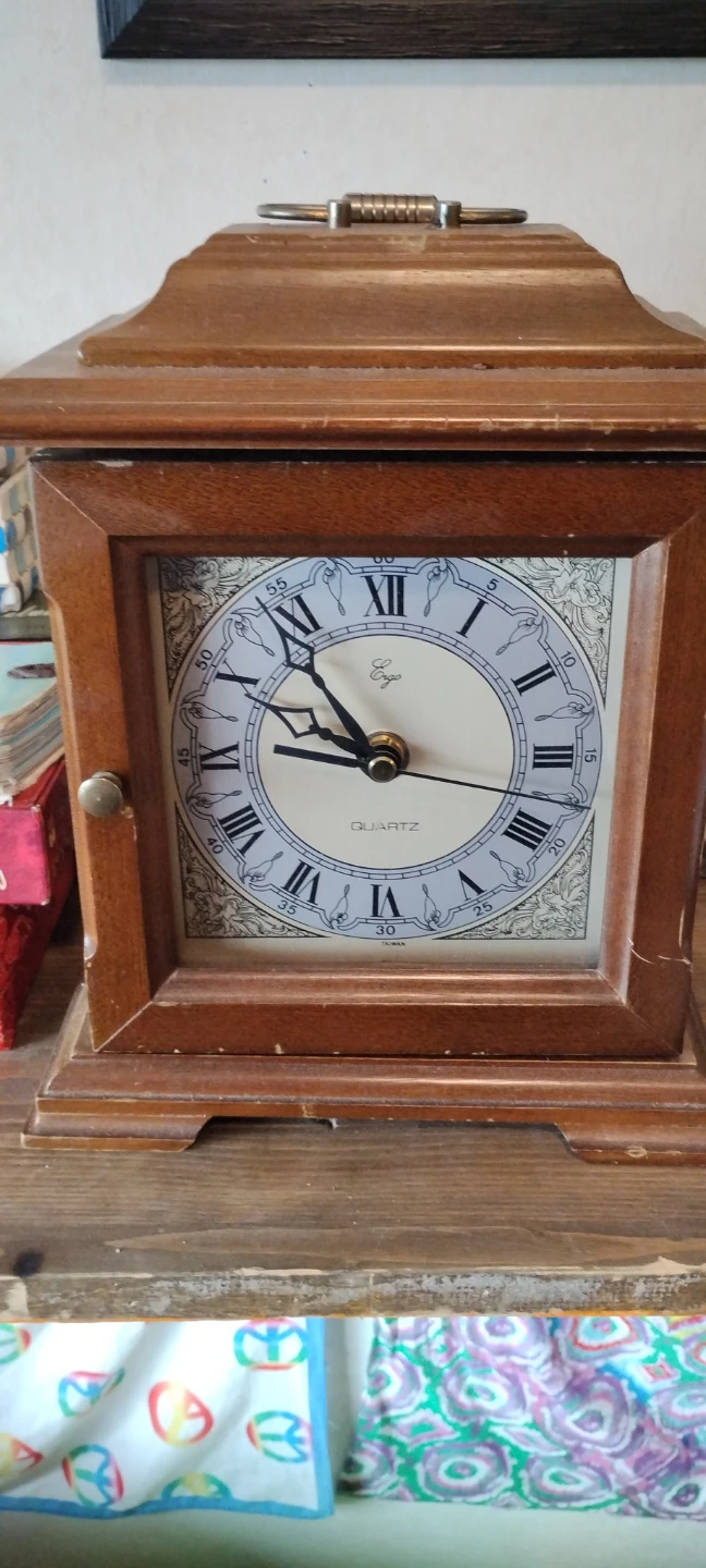 Ergo Quartz Table Clock - photo 2
