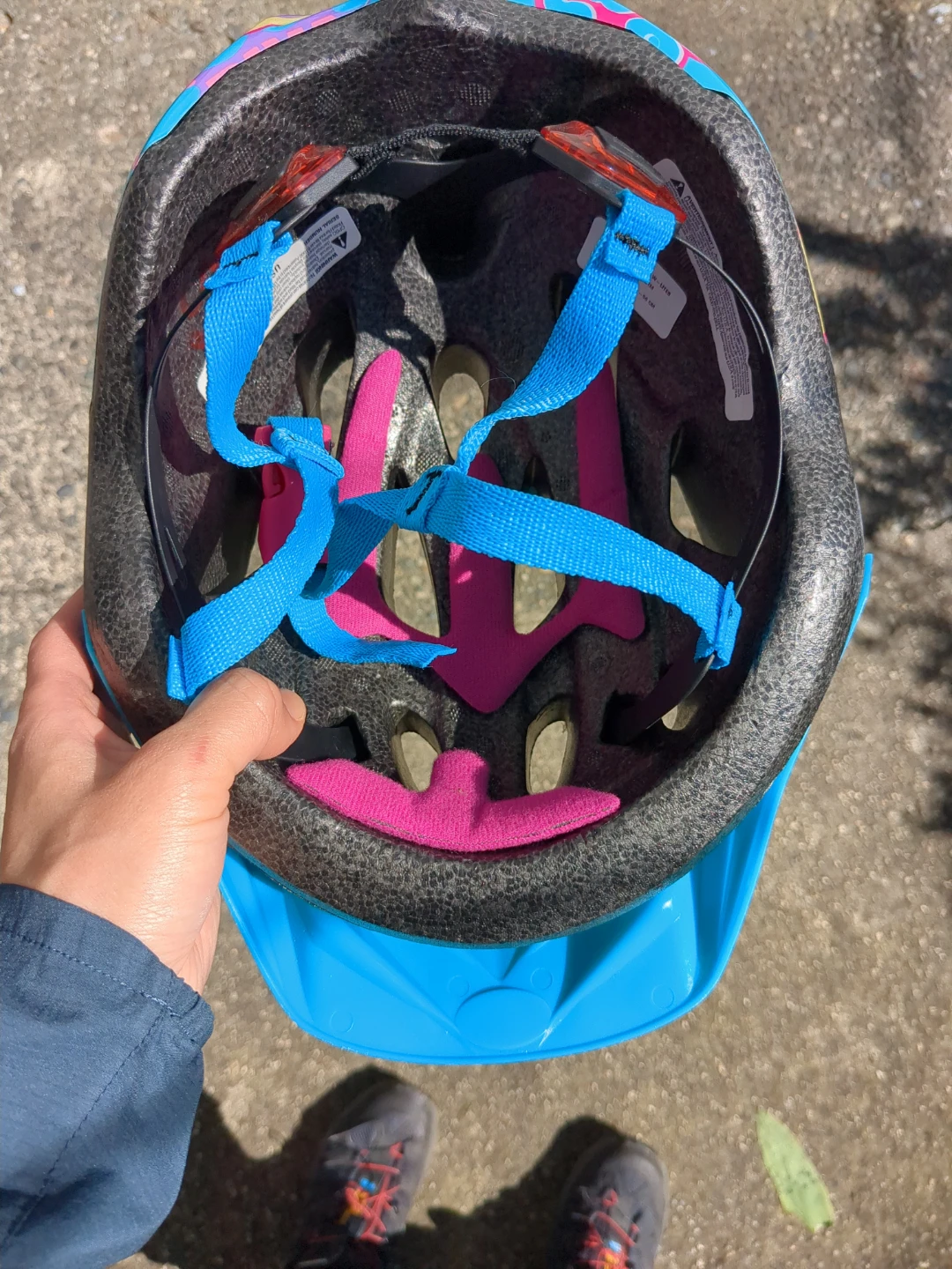Bell Kids Bike Helmet with Frozen Gloves & Pads - photo 4
