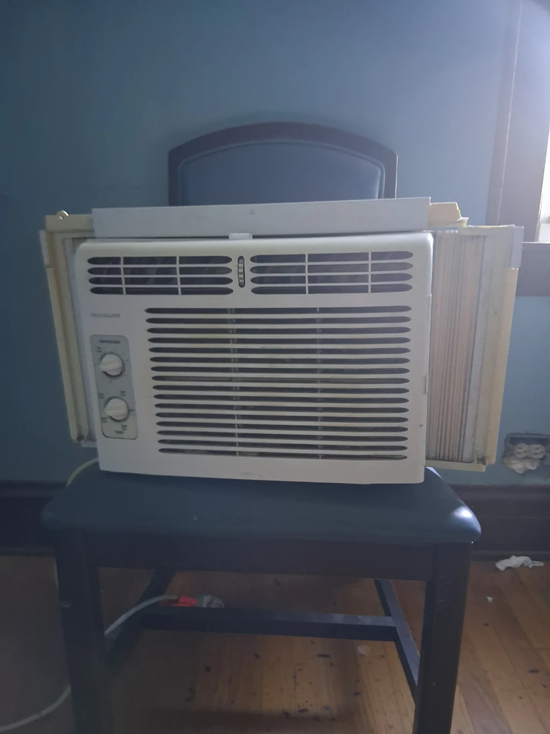 Electrolux FFRA0511R1 Window Air Conditioner - photo 3