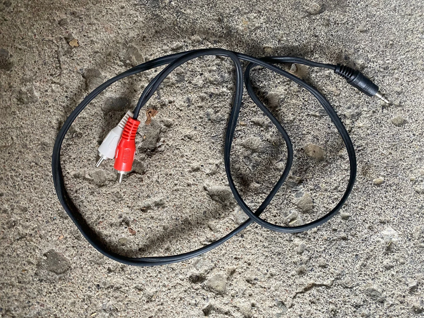 3.5mm to RCA Audio Cable