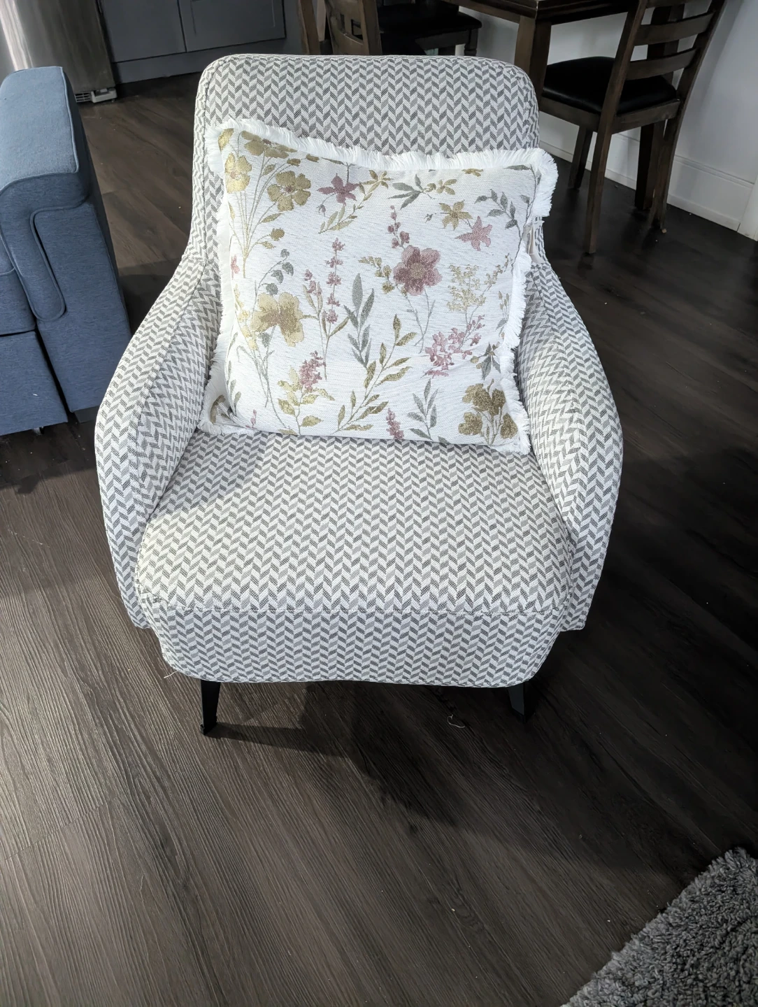 Sofa chair. Barely used. - photo 3