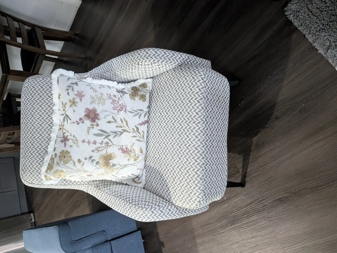 Sofa chair. Barely used. - photo 4