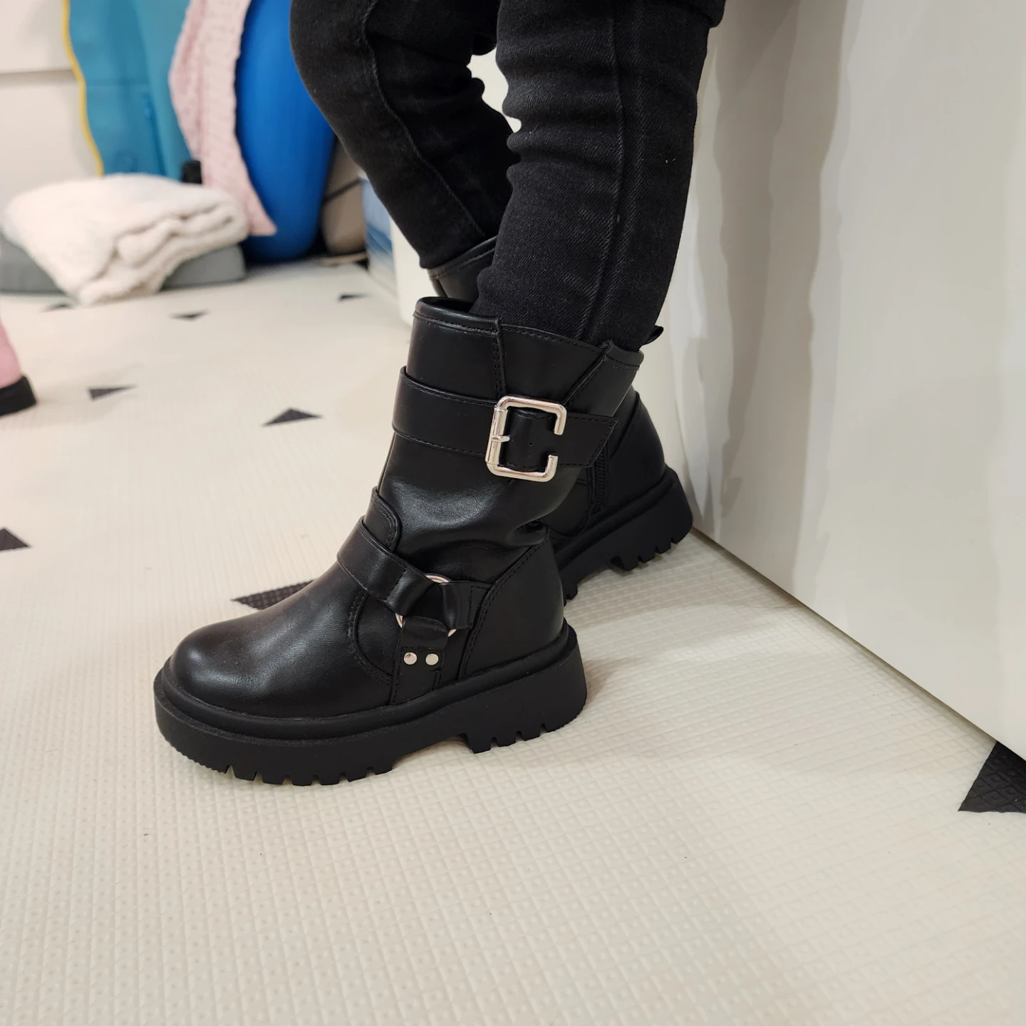 Size 7C toddler Black Buckle Boots